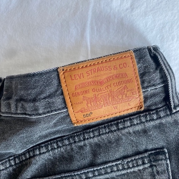 Levi’s 501 Shorts - Picture 3 of 3